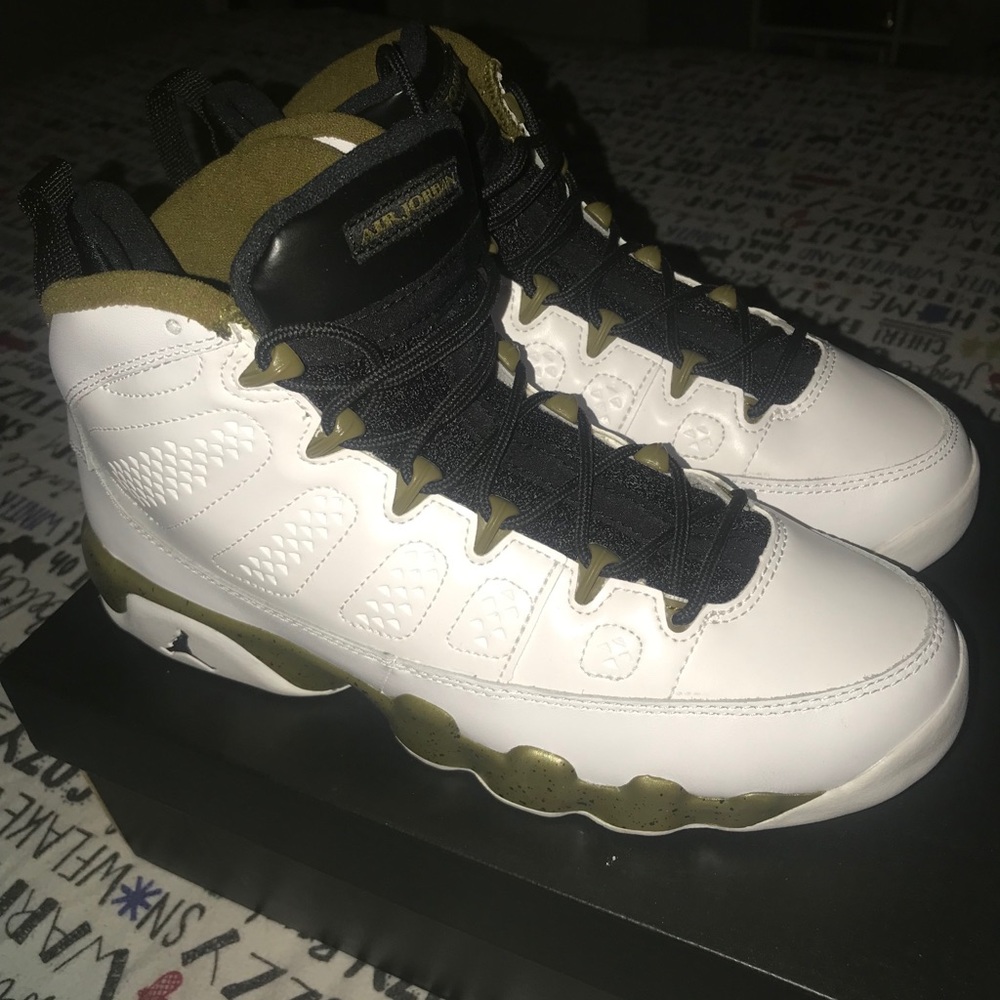 Air Jordan Retro 9 statue DS 7y
